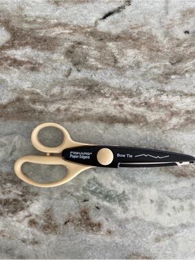 Fiskars Paper Edgers Bow Tie Scissors - Beige/Black